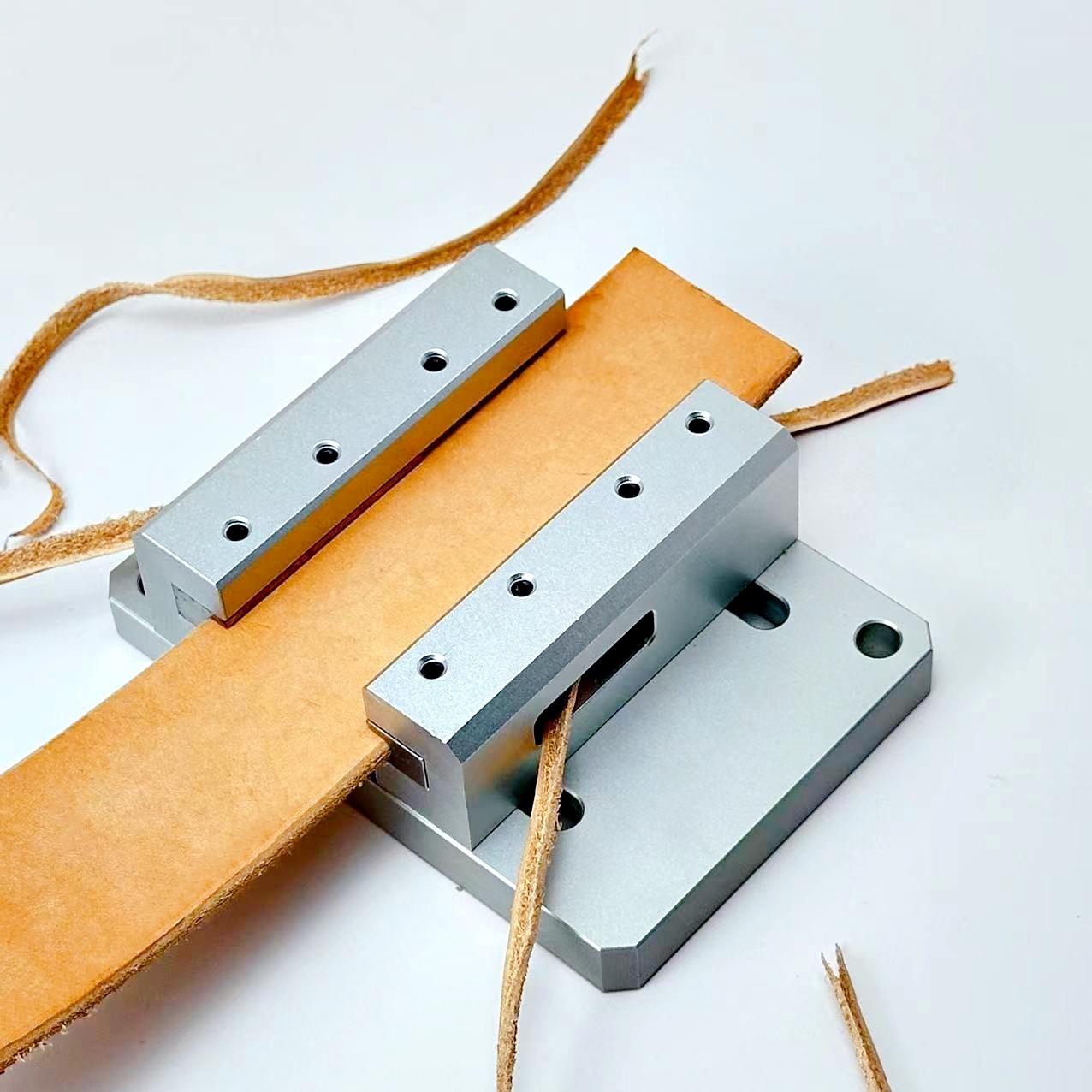 Riemrandafwerkmachine, halfron - Leatherwork Machine recensie en prijs